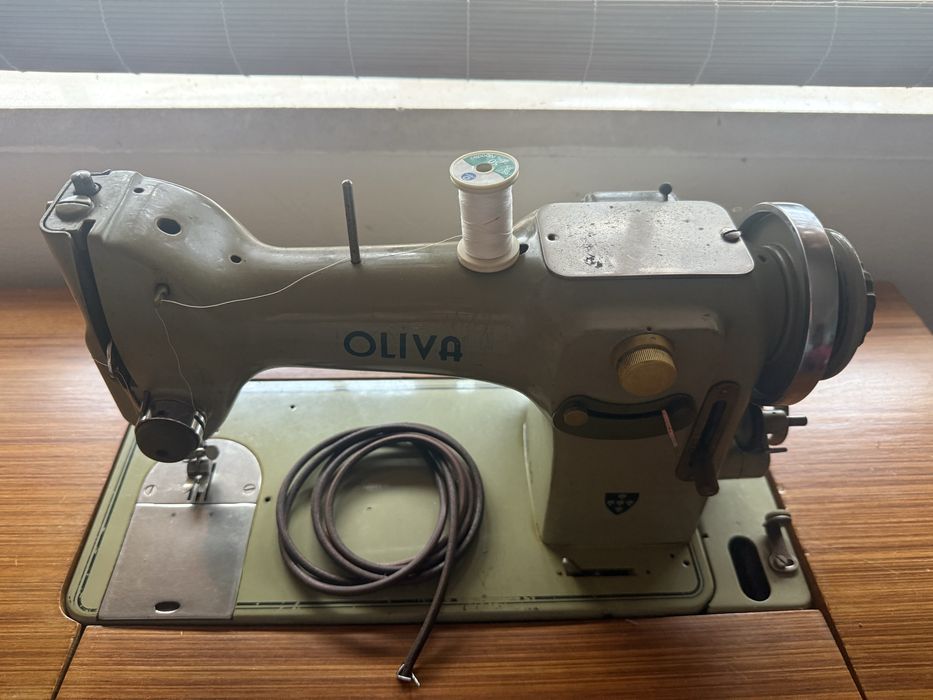 Máquina de costura Oliva