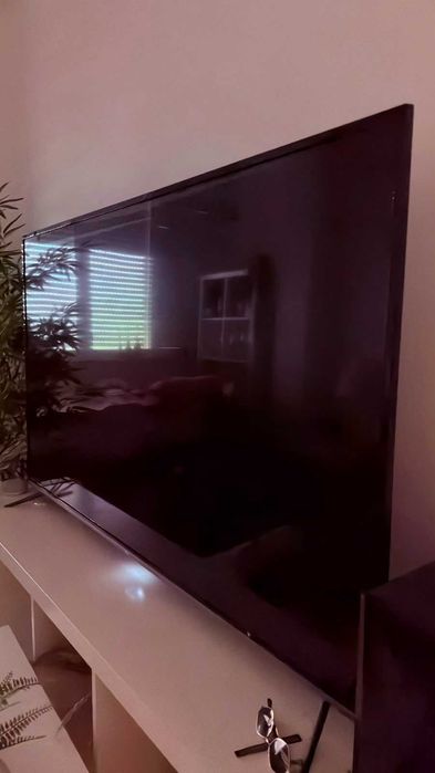 Televisão Tcl 65" Funciona normal, mas está com o ecrã partido