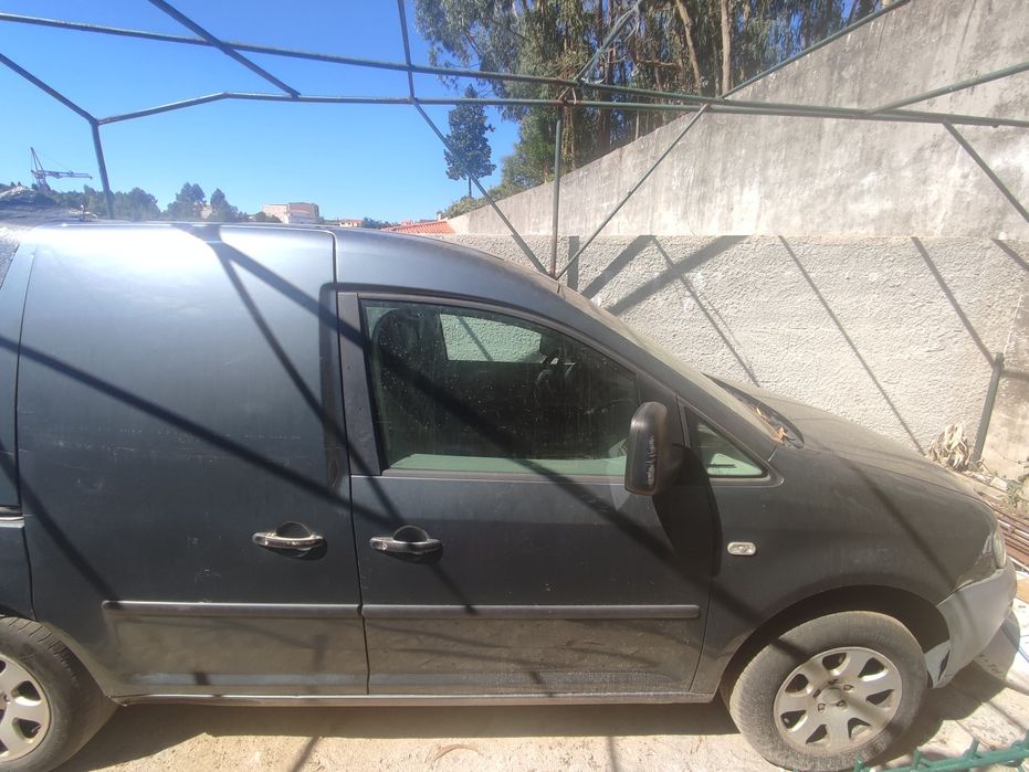 VW Caddy 1.9 TDI (2005) Batida - Doc. Limpos (A/C)