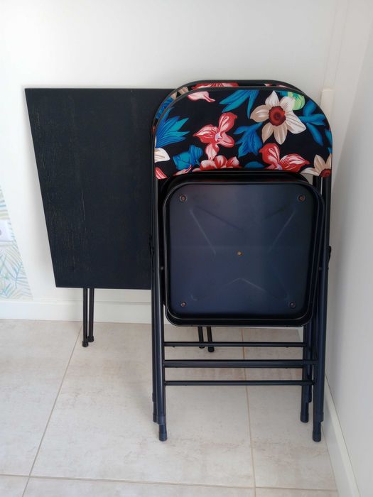 Conjunto mesa e duas cadeiras