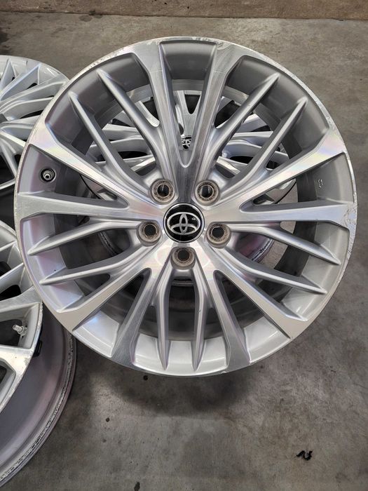 Felgi aluminiowe r 18 toyota komplet
