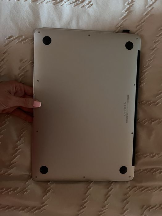 MacBook Apple Air (13-inch, early 2015)