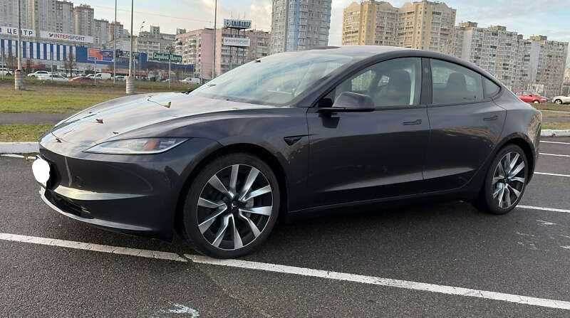 Tesla Model 3 2024