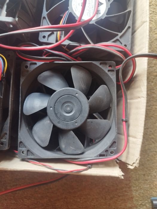 Вентилятор Delta Electronics QFR1212GHE