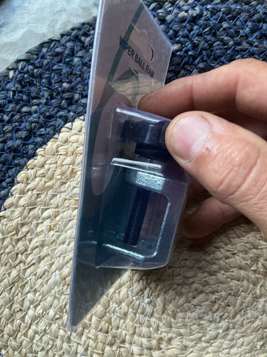 Інструмент для легкого зняття та ремонту склоочисників автомобіля