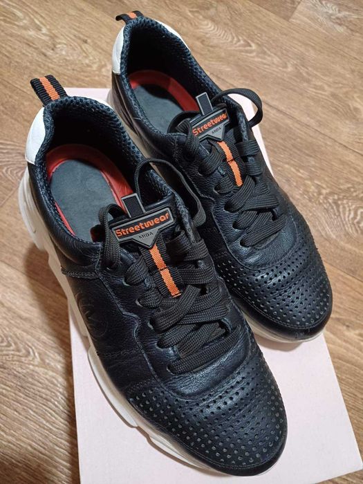 Продам кросівки Мida