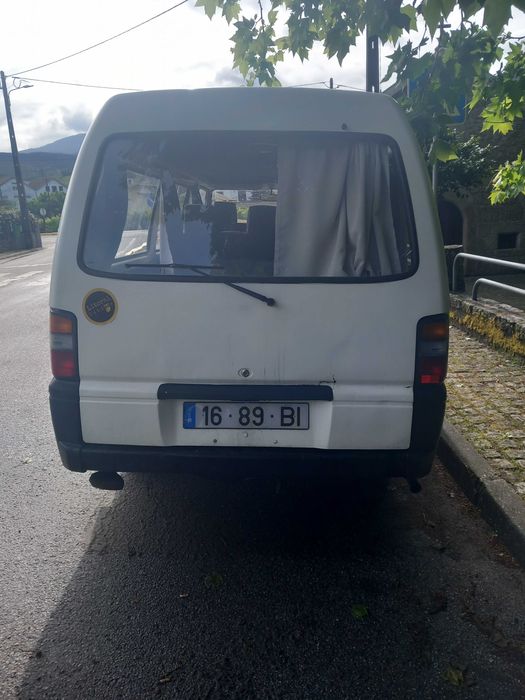 Mitsubishi L300 van