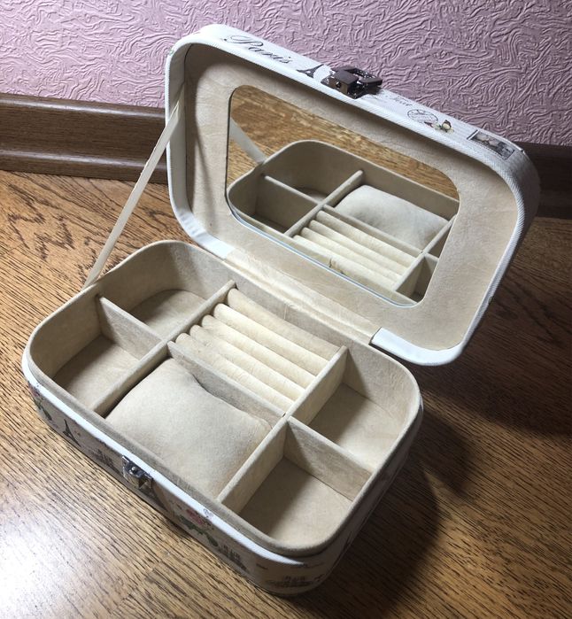 Скринька для прикрас