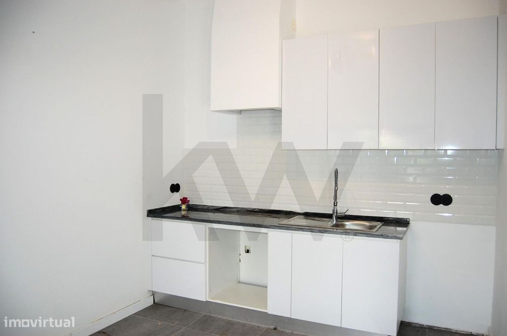 Moradia Isolada T2 + 1 Totalmente Renovada em Colares - Mucifal