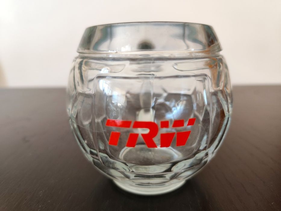 Conjunto de 2 Canecas / Copos de Cerveja Formato Bola de Futebol TRW - 400 ml