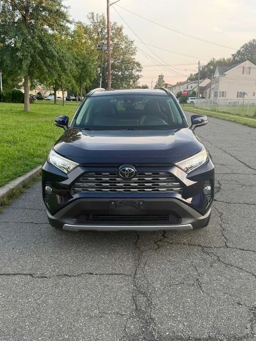 Toyota RAV4 Limited      2019