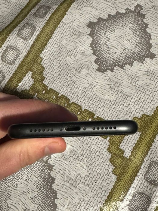 Продам айфон 11 в гарному стані