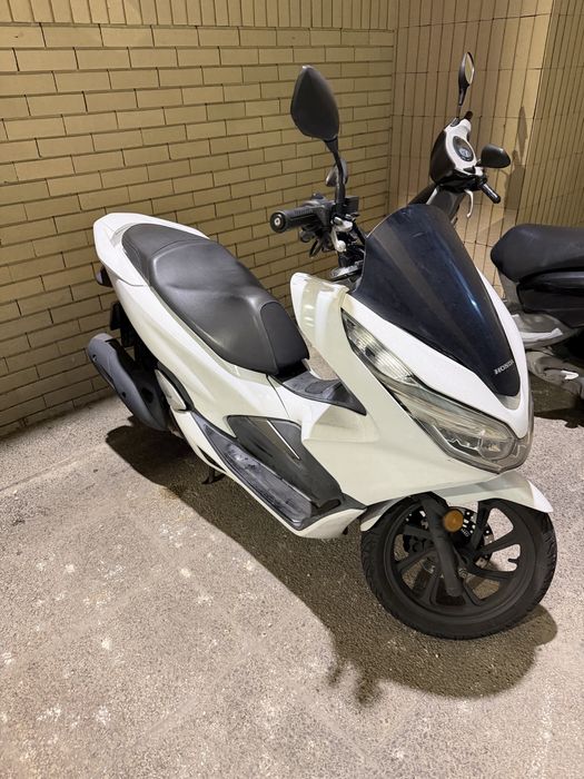 PCX 125 honda scooter