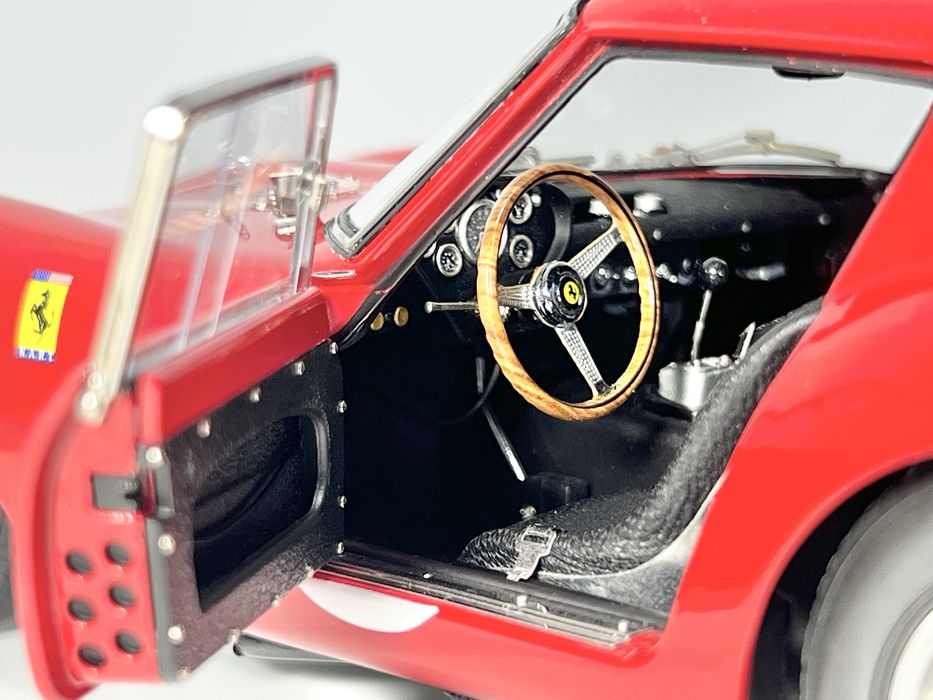 Ferrari 250 GTO #1 CMC 1/18