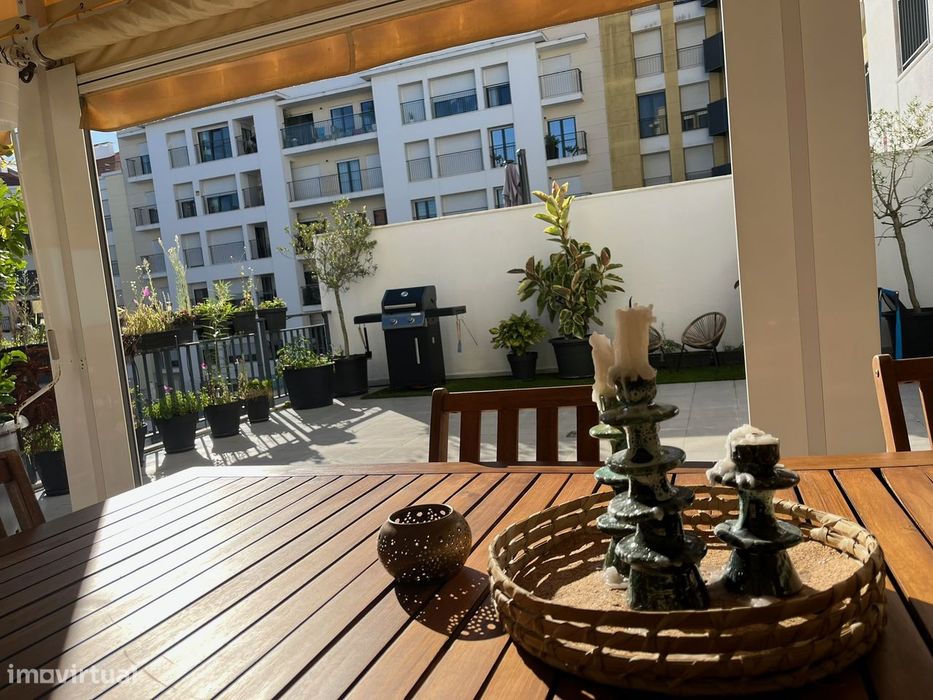T2 com terraço de 65m2, box e arrecadação - Atalaia, Amadora