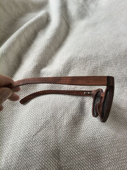 Drewniane okulary przeciwsłoneczne