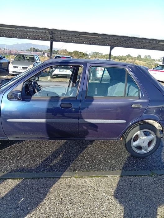 Vendo Ford  1.2 Gasolina