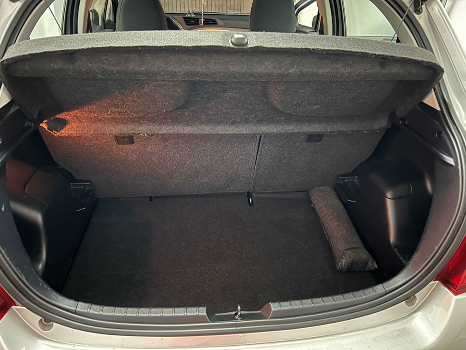 Toyota Yaris 1.0 a gasolina, de 2013