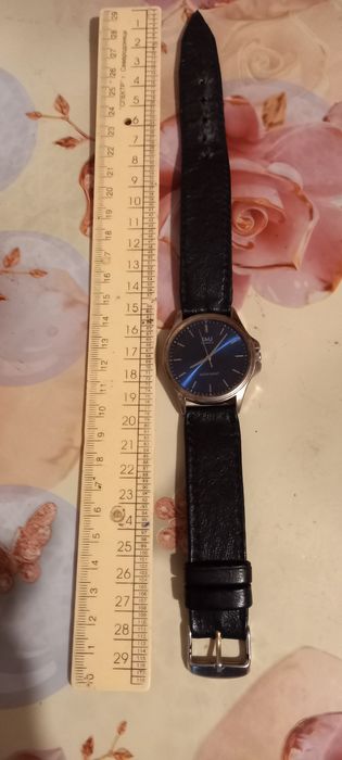 ЧасыQ&Q с кожаным ремешком и ремешки.