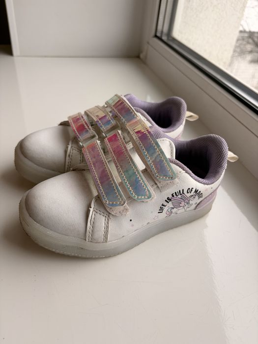 Кросівки світяться 27 розмір