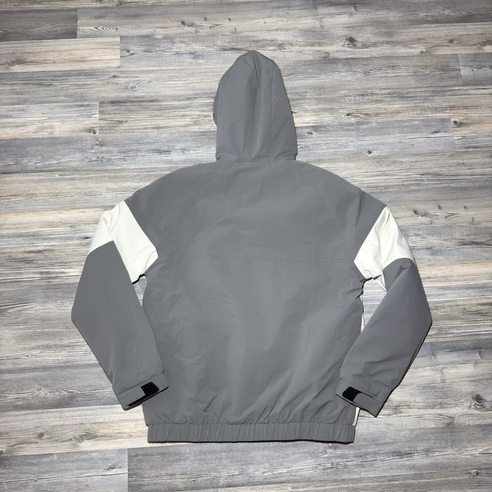 Весняна куртка NIKE