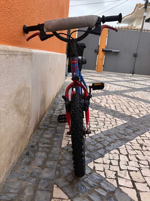 Bicicleta para crianças entre os 4 e os 9 anos