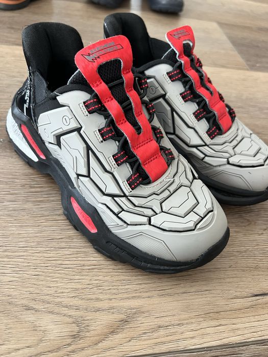 Skechers, 30.