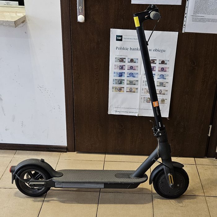 3721/25 Hulajnoga elektryczna Xiomi Mi Essential