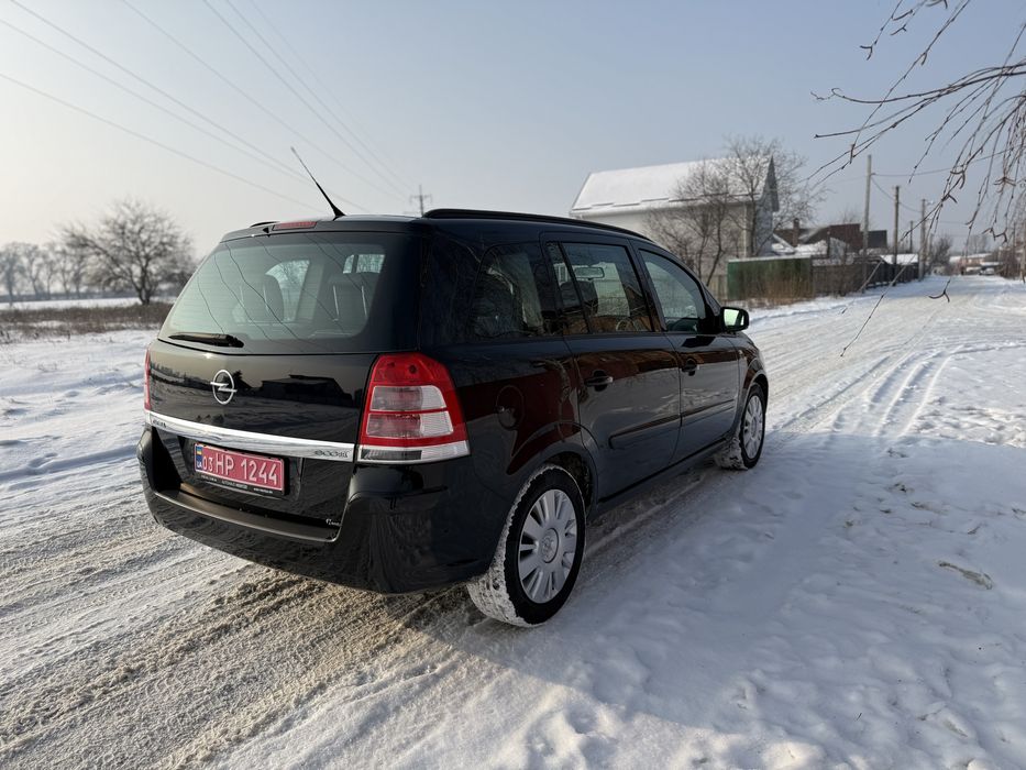 Свіжопригнаний Opel Zafira з Німеччини Розмитнений