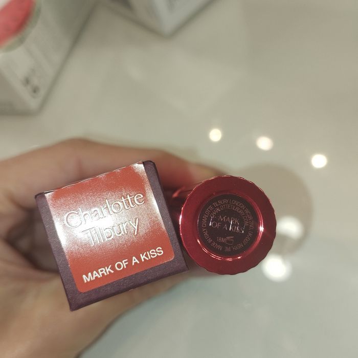 szminka Charlotte tilbury Mark of a kiss martte revolution 3,5 g