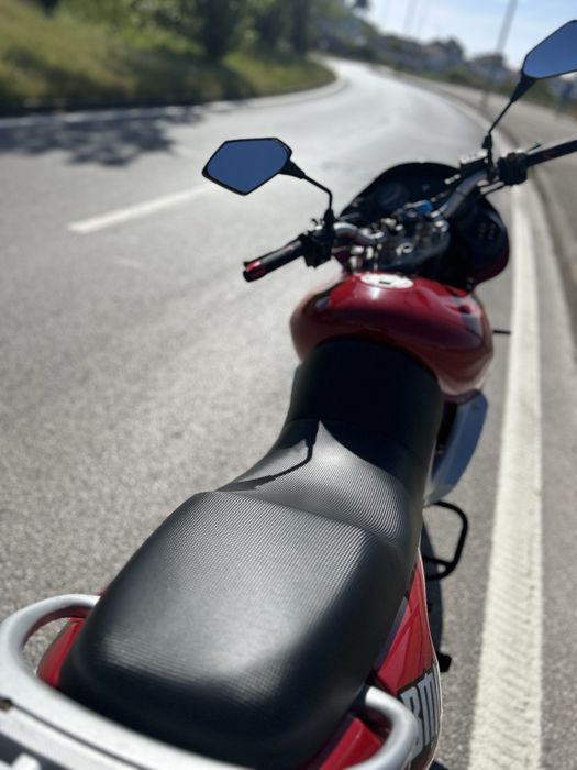 Mota BMW s650st pronta para andar em bom estado mota de garagem