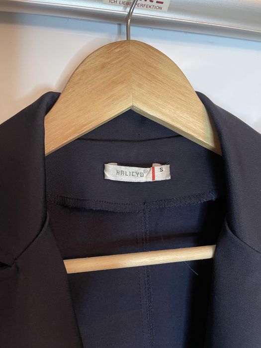 Віддам безкоштовно синій піджак