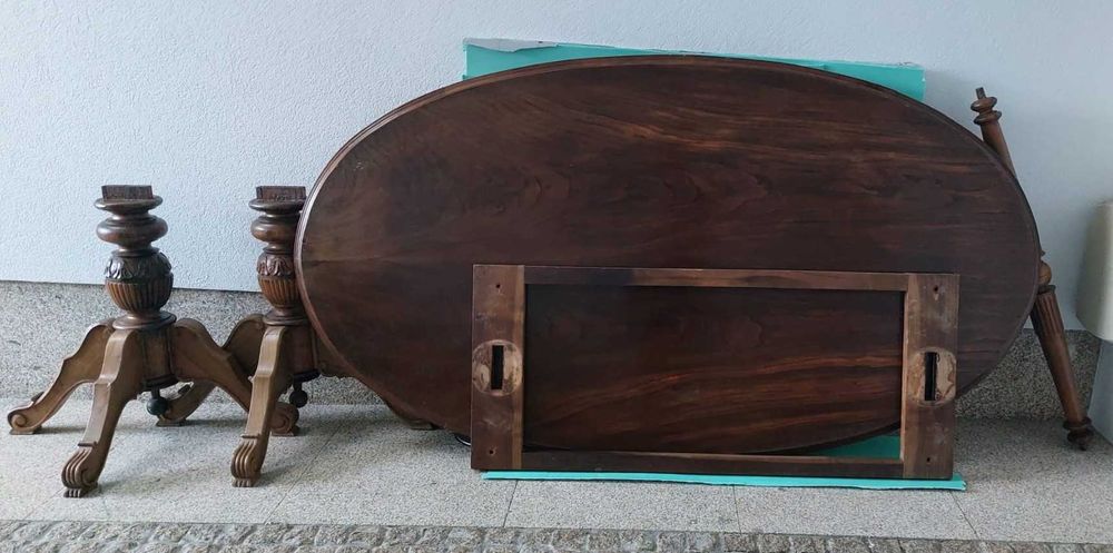 Mesa oval para sala de jantar (sem cadeiras)