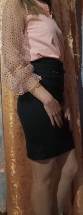 Елегантна блуза ніжно рожевого кольору з прозорими рукавами ліхтарикам