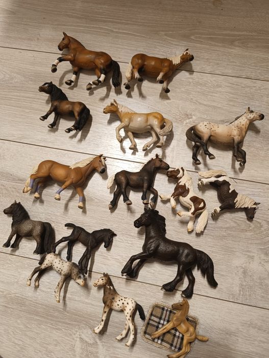 Zestaw schleich rezerwacja koniki dla Mai.