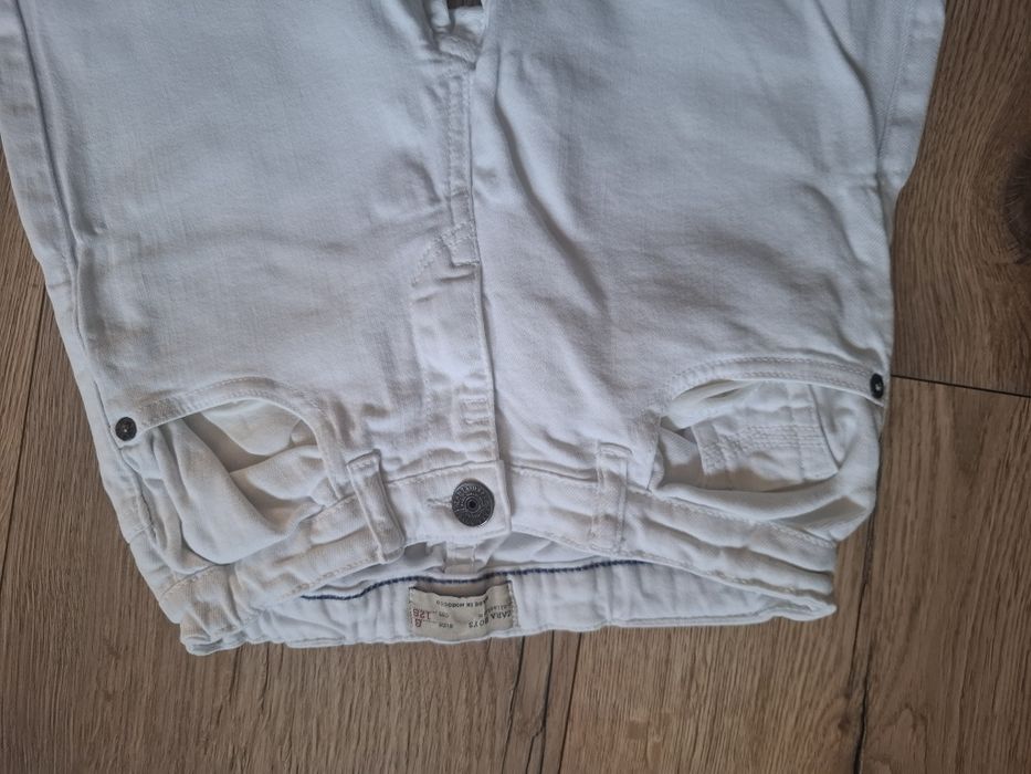 Białe jeansy, skinny chłopięce, ZARA, rozm.128