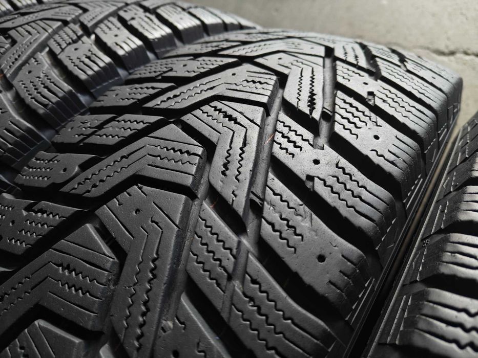 R17 215 60 шини зимові Hankook Winter I*pike X гарний стан