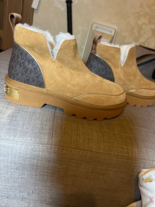 Сапоги зимові Michael Kors, натуральна замша і овчина.