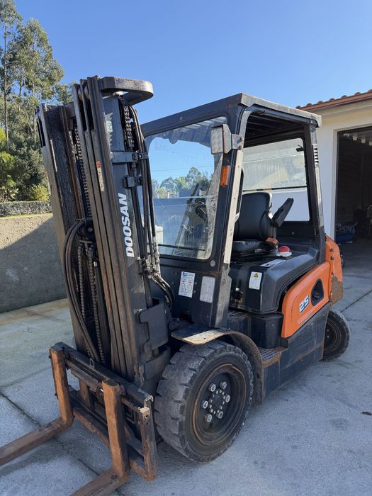 Empilhador Doosan de 2023