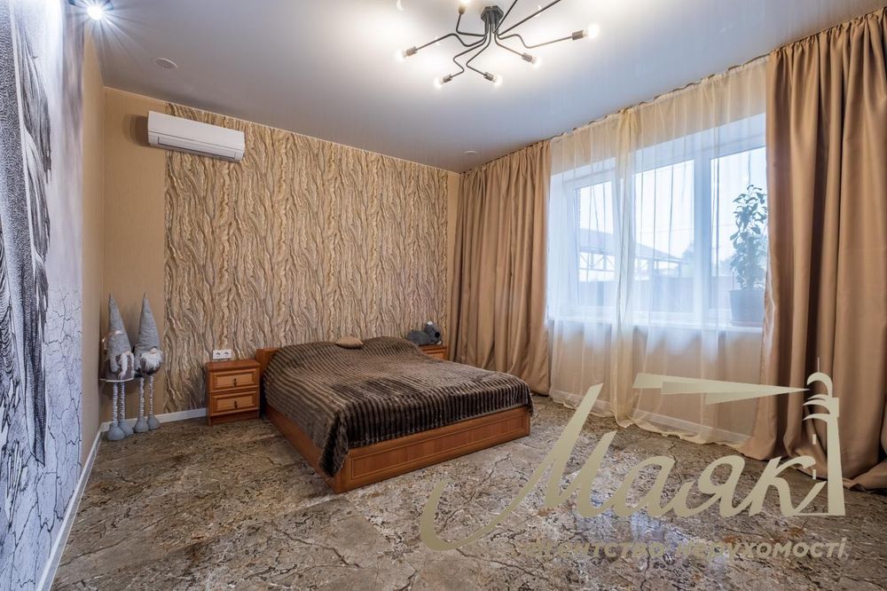 ПРОДАЖ сучасний одноповерховий будинок площею 182,7 м² у затишному селі Погреби, Броварського району Київської області, вул. Пасіченка.