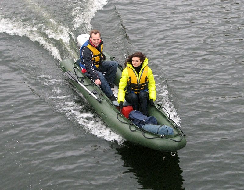 Надувную лодку Grand A380