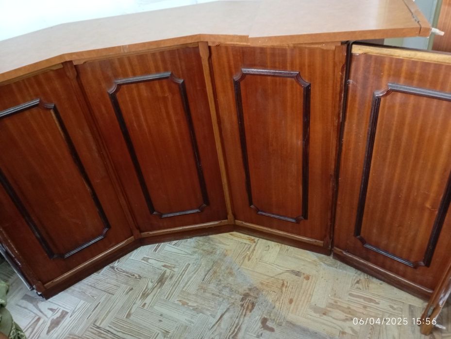 Balcão para recepção, com porta