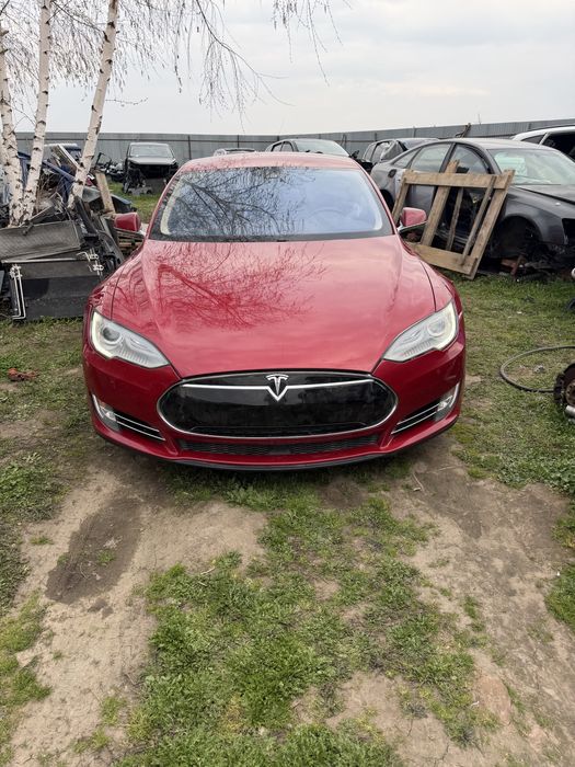 Tesla model S  85 задній привід