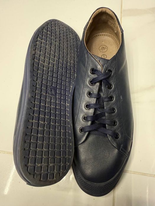 Продаю стильні сині шкіряні кеди Estro, розмір 44