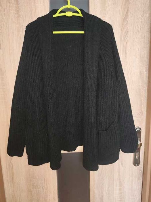 201 Czarny sweter kardigan z kieszeniami rozmiar M