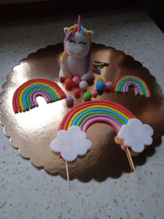 Zestaw ozdób na tort jednorożec tęcza