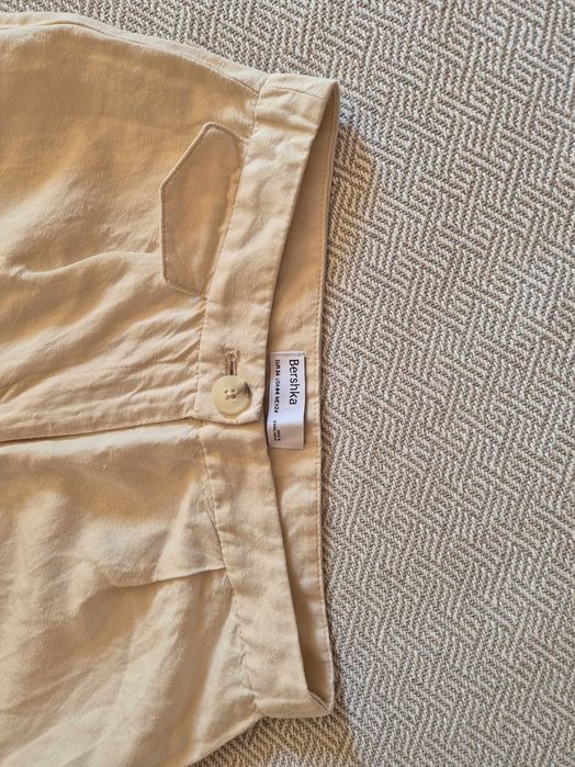 Lniane spodnie z szeroką nogawką Bershka.36