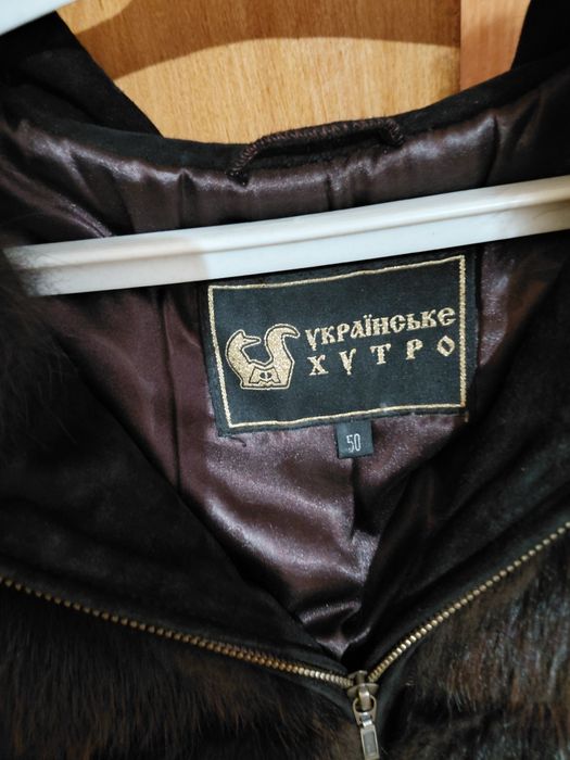 Продам полушубок..Шкіра,хутро.Рукава відстібаються..В наявності капюш