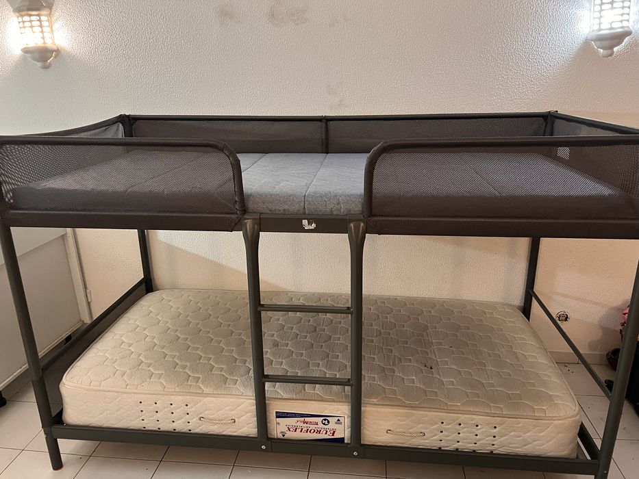 Beliche 0,90x 200 com dois colchão 1 de 0,15 cm altura + um de 10 cm