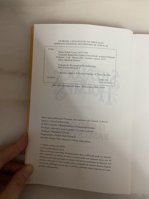 Livro Sherlock Holmes - O Cão dos Baskerville